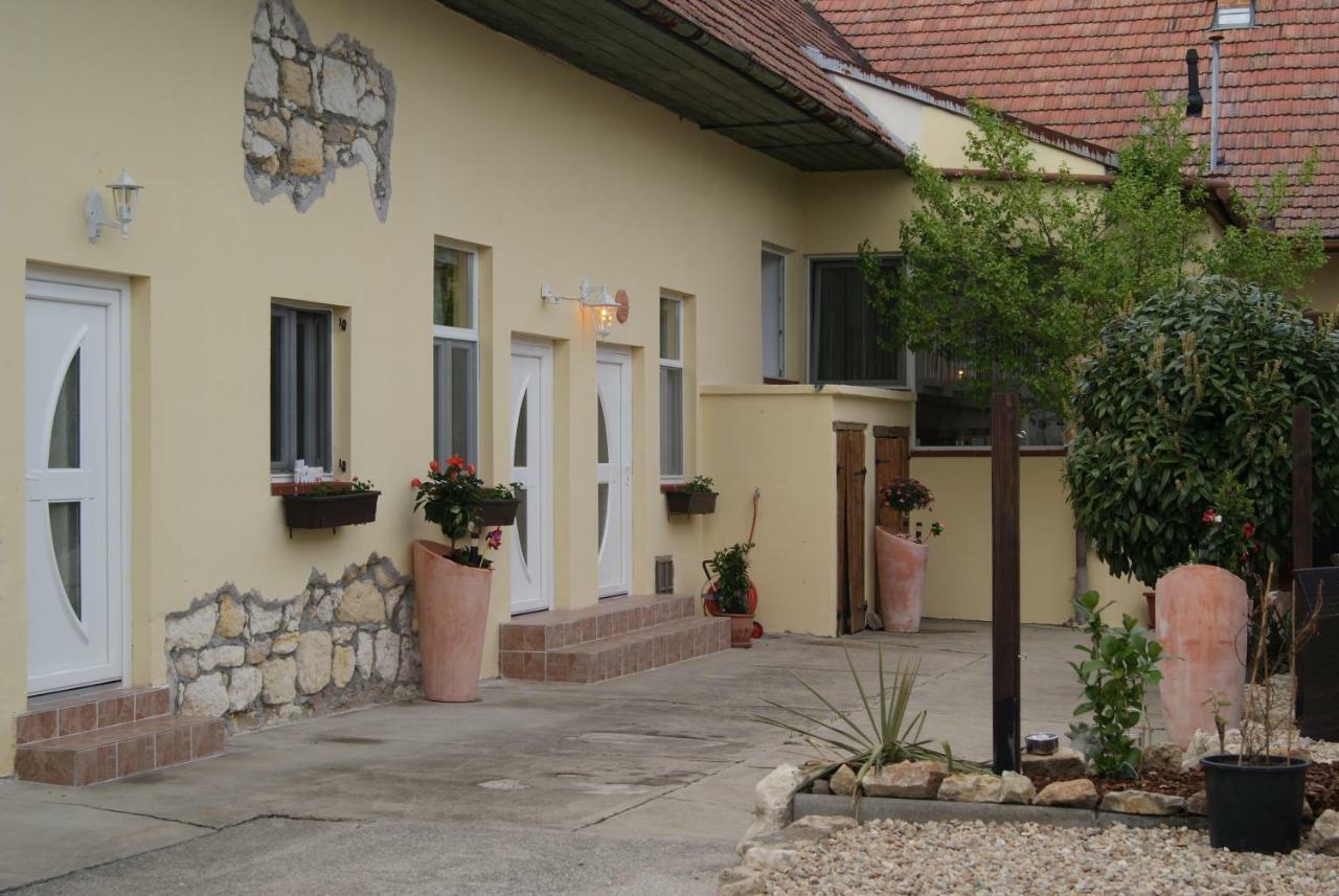 Familienferienhaus Amelie Apartment Moerbisch Am See